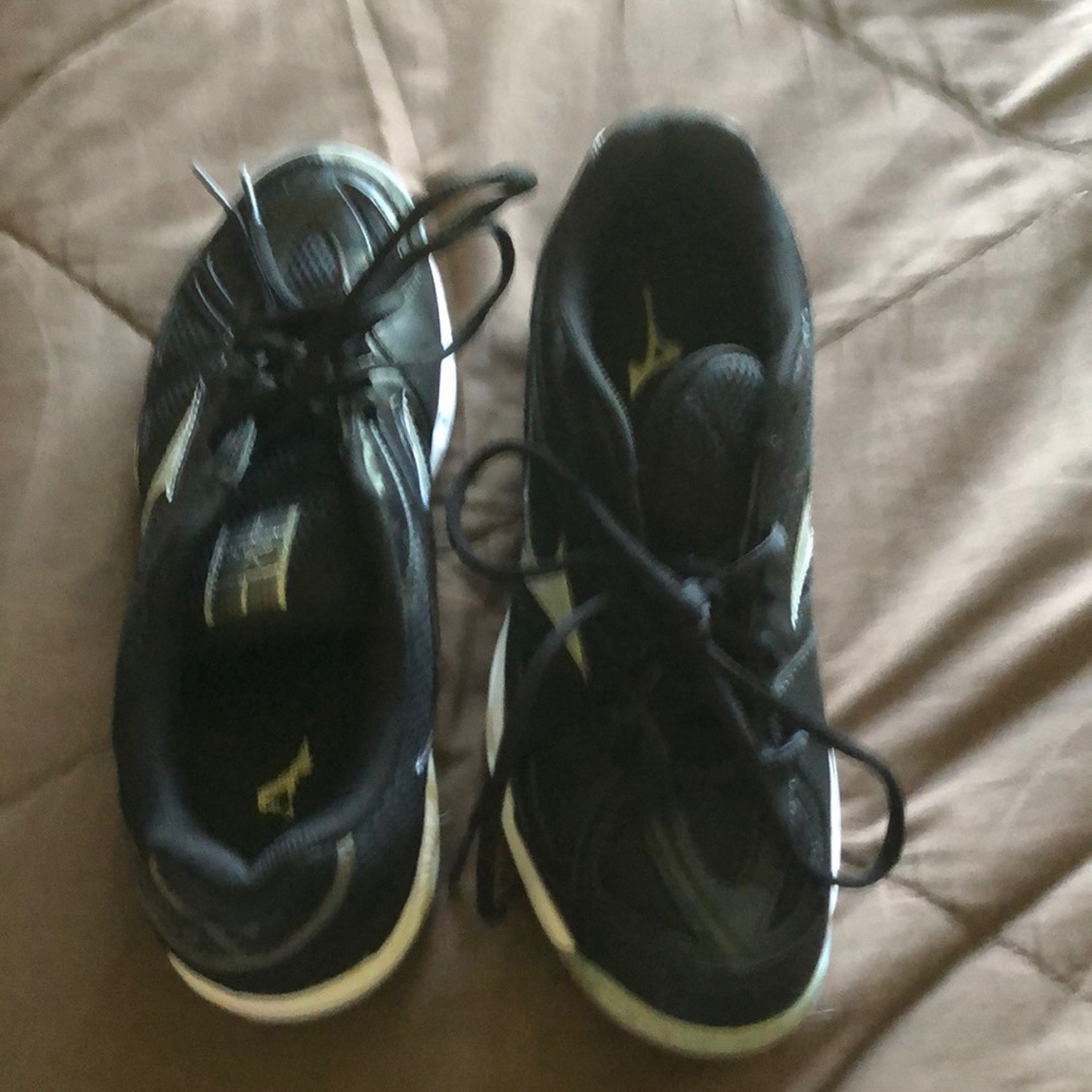 Volleyball shoes